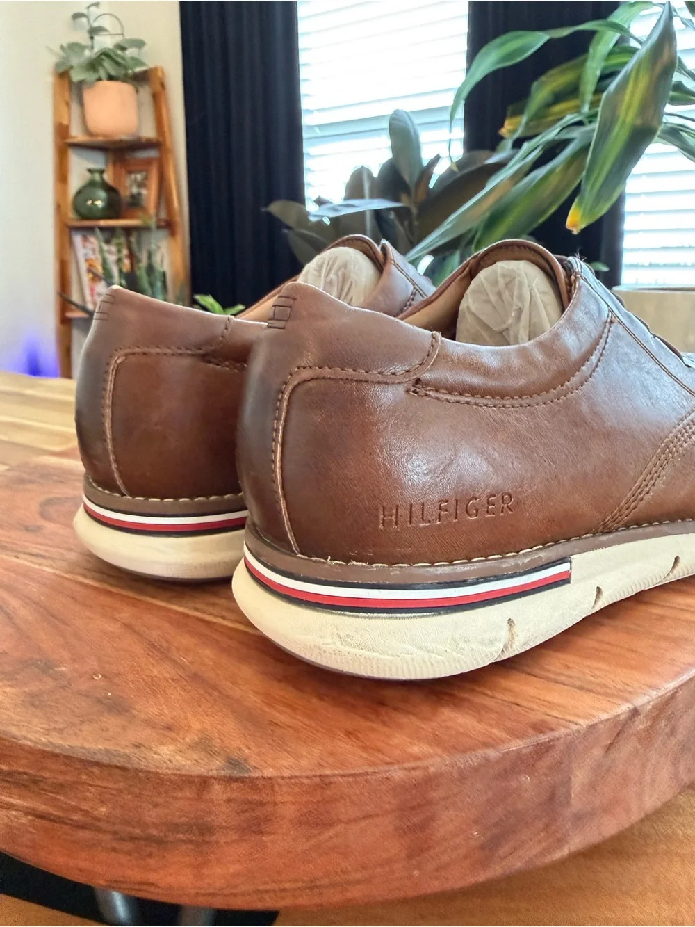 Tommy Hilfiger Brown Leather Oxford with White Sole Men’s Size 10